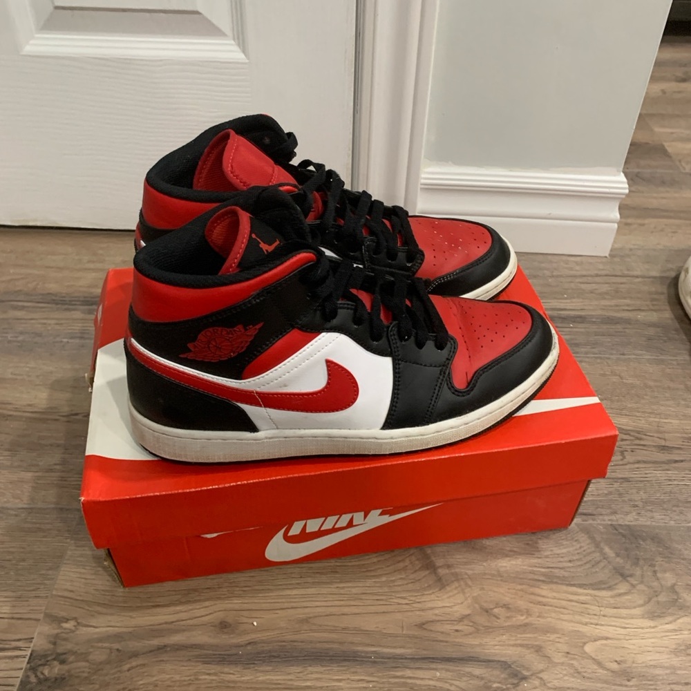 Jordan Men's Black, Red, and White Sneakers